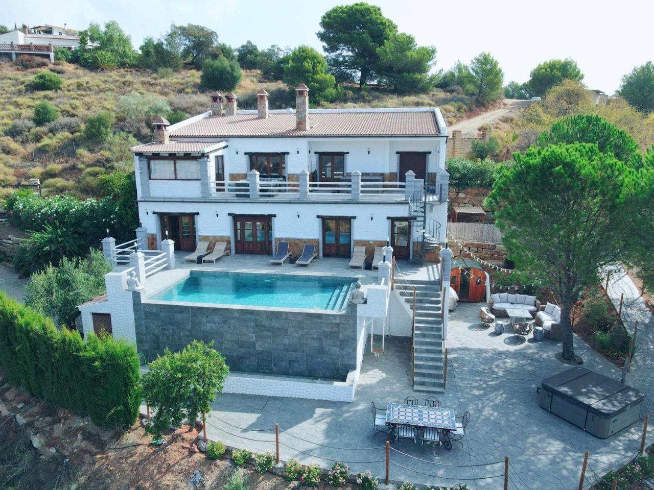 Gasthof Casa Eden - Mountain View, Infinity Pool Alozaina